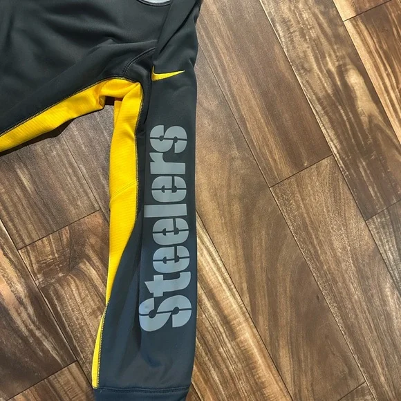 Men’s XL Pittsburgh Steelers therma zip up hoodie - Picture 2 of 2